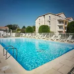 Cottage, Piscine Partagee - C35 *