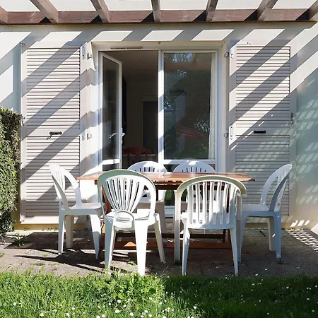 Дом отдыха Cottage, Piscine Partagee - C35 *